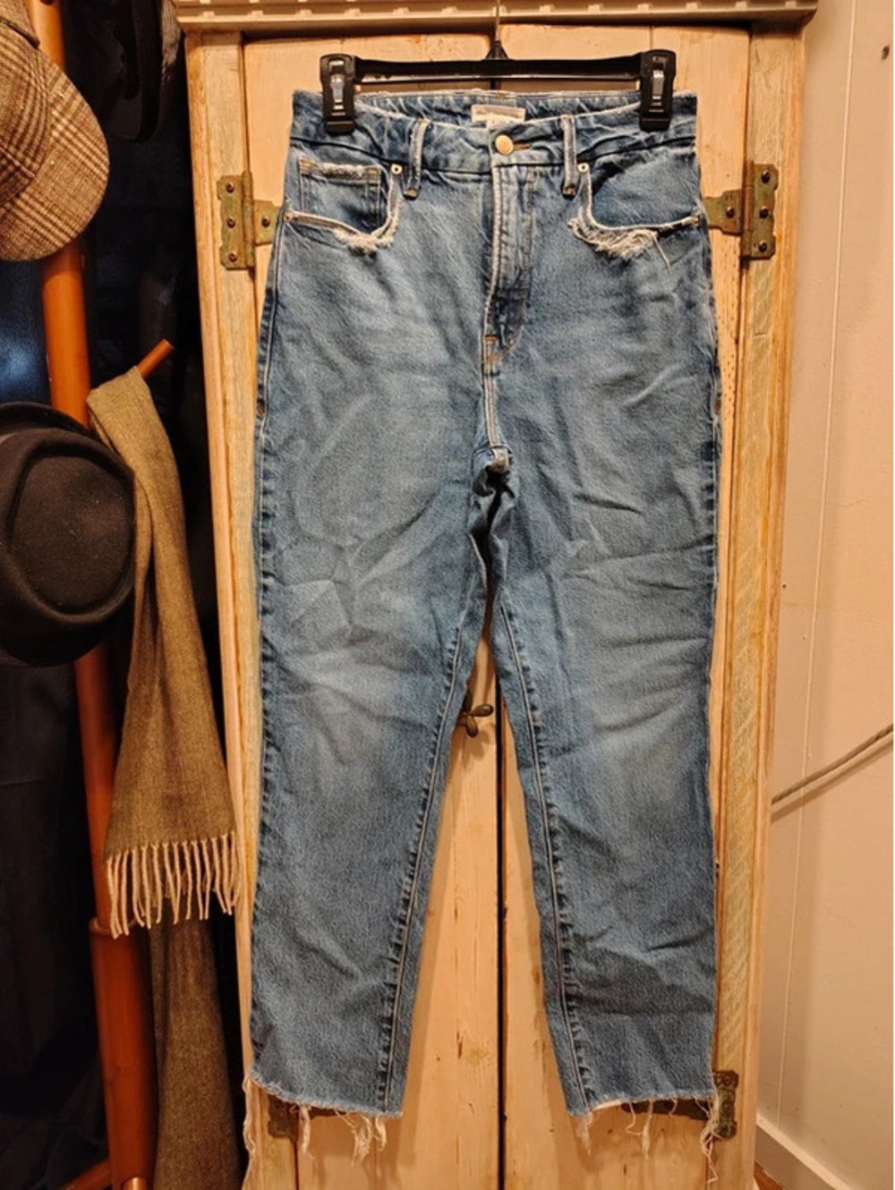 Good American Distressed Straight Leg Jeans – Size 2/26